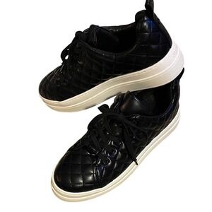 J/Slides NYC Black Quilted Platform Sneakers Womens 9M Lace Up Low‎ Top Shoes